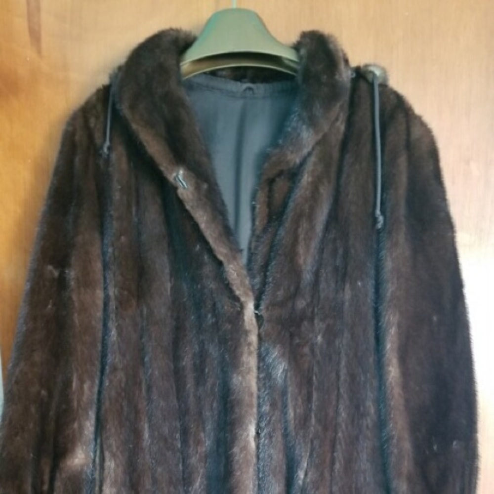 SOLD/VINTAGE A&S FUR SHOWCASE 3/4 LENGTH BROWN RANCH MINK FUR COAT medium